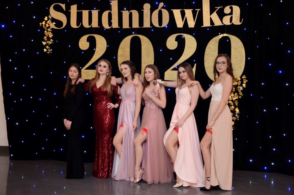 Wspominamy studniówki z powiatu kolbuszowskiego. Zobacz zdjęcia z 2019 i 2020 roku [ZDJĘCIA]  - Zdjęcie główne