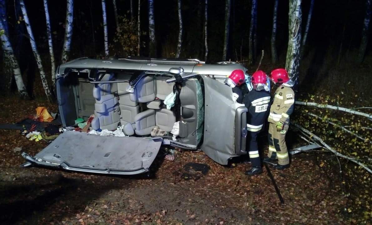 Wypadek w Krzątce. Dwie osoby w szpitalu |ZDJĘCIA| - Zdjęcie główne