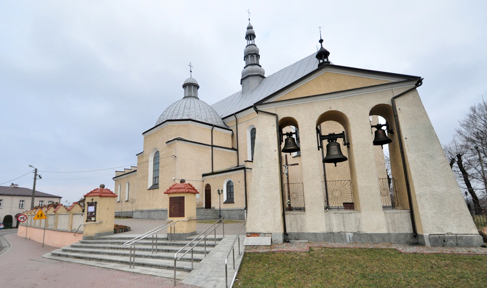 Kolbuszowska kolegiata przymierza się do remontu dachu i wymiany okien w kościele - Zdjęcie główne