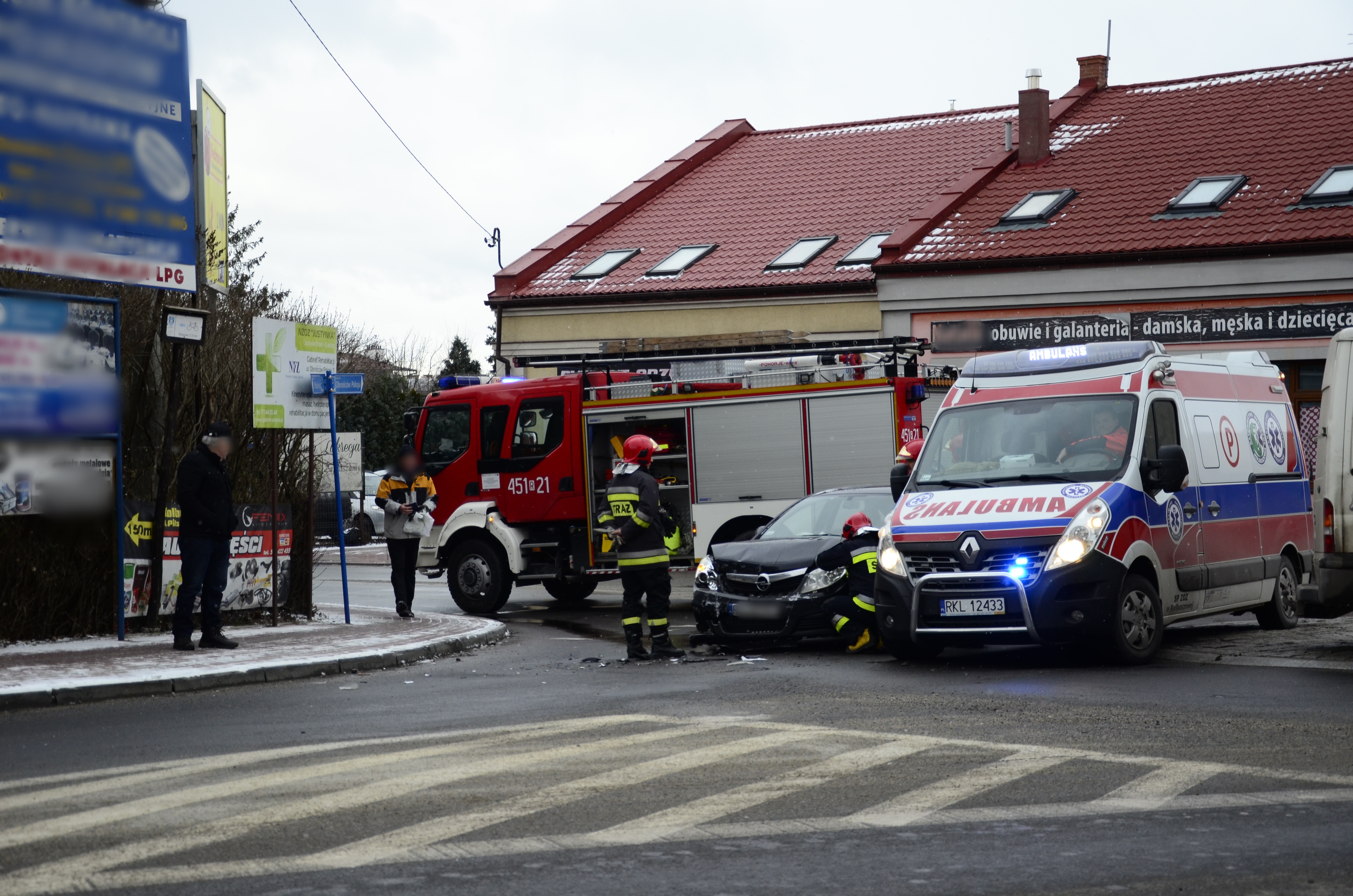 Kolizja na małym rondzie w Kolbuszowej |ZDJĘCIA| - Zdjęcie główne