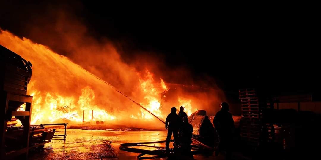 Potężny pożar przy ulicy Sokołowskiej w Kolbuszowej [FOTO] [VIDEO] - Zdjęcie główne