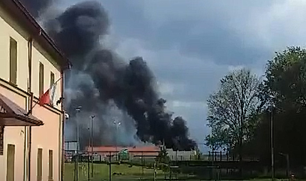 Pożar budynku galerii. Gęsty dym nad miastem [VIDEO] [FOTO] - Zdjęcie główne