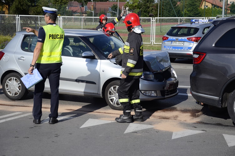 Służby ratunkowe pracowały przy zdarzeniu na ul. Jana Pawła II w Kolbuszowej [FOTO] - Zdjęcie główne