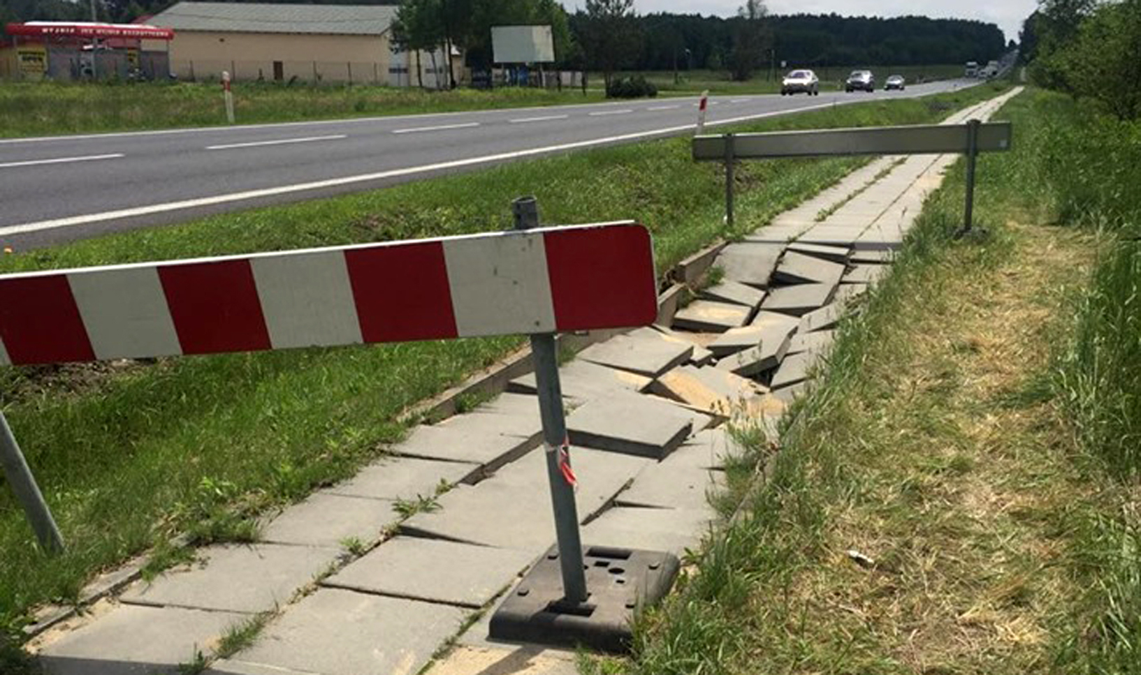 GMINA CMOLAS. Interwencja mieszkańca w sprawie chodnika - Zdjęcie główne