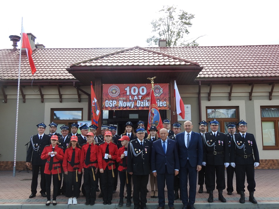 Od stu lat niosą pomoc. Jubileusz OSP Nowy Dzikowiec [ZDJĘCIA] - Zdjęcie główne