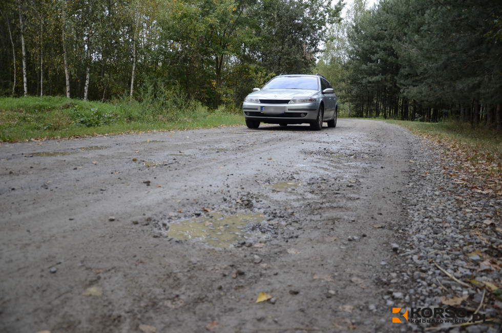 Asfalt na drodze relacji Mechowiec-Werynia. To idealny skrót do Kolbuszowej  - Zdjęcie główne