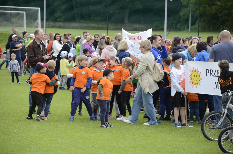 Piknik rodzinny na stadionie w Kolbuszowej. 