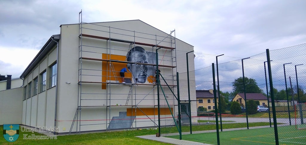 Mural na szkole w Weryni