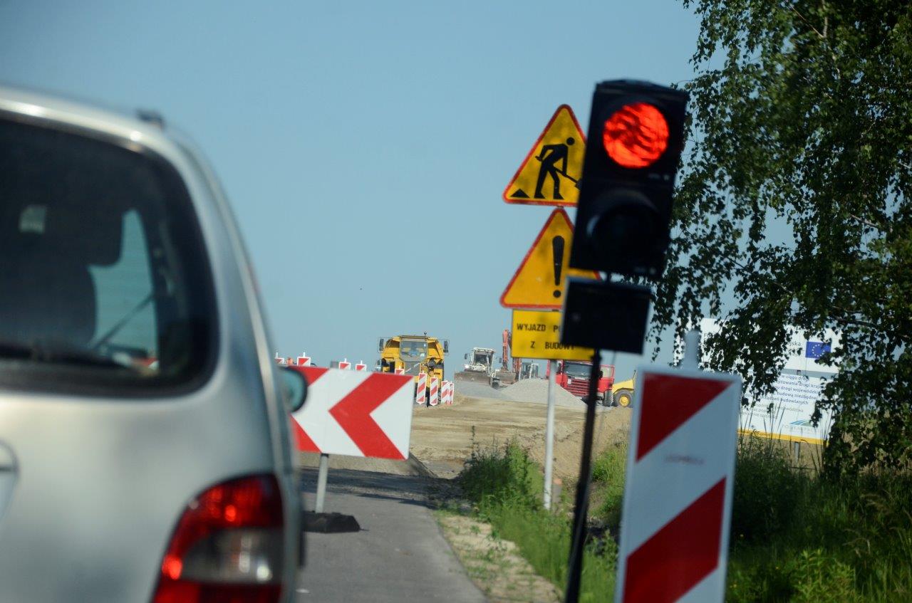 GMINA DZIKOWIEC. Z utrudnieniami do końca lipca - Zdjęcie główne