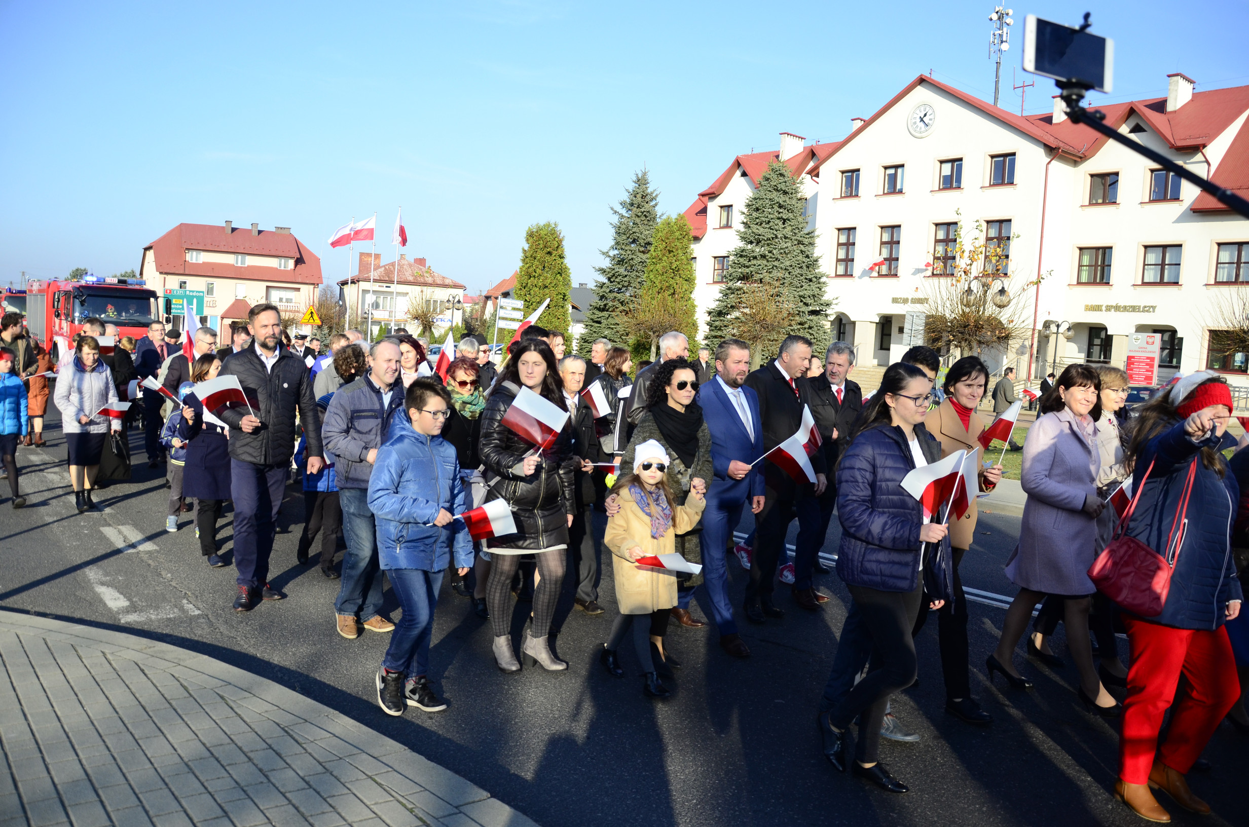 Było hucznie i kolorowo. Tak świętowano wczoraj 100 lat Niepodległości w Majdanie Królewskim [ZDJĘCIA] - Zdjęcie główne