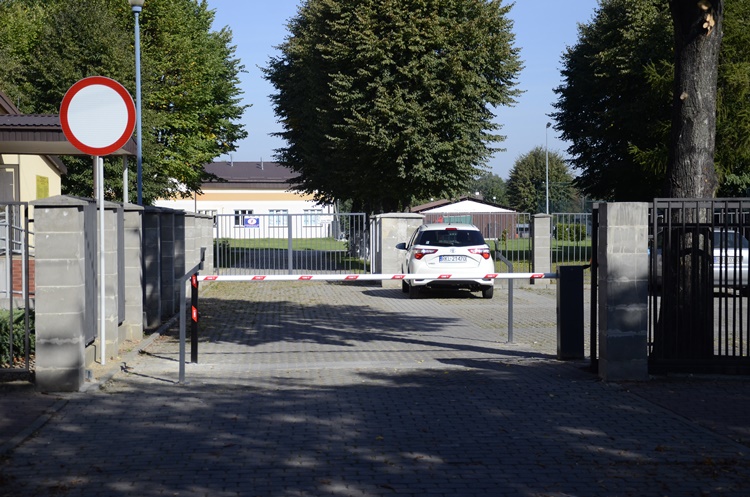 Parking na ul. Bytnara w Kolbuszowej tylko z kartą dostępu. Czy to się zmieni?  - Zdjęcie główne