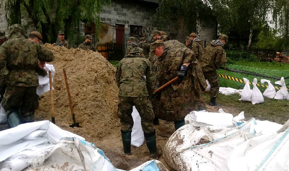 Terytorialsi pomagają w walce z wodą w powiecie kolbuszowskim i mieleckim  - Zdjęcie główne
