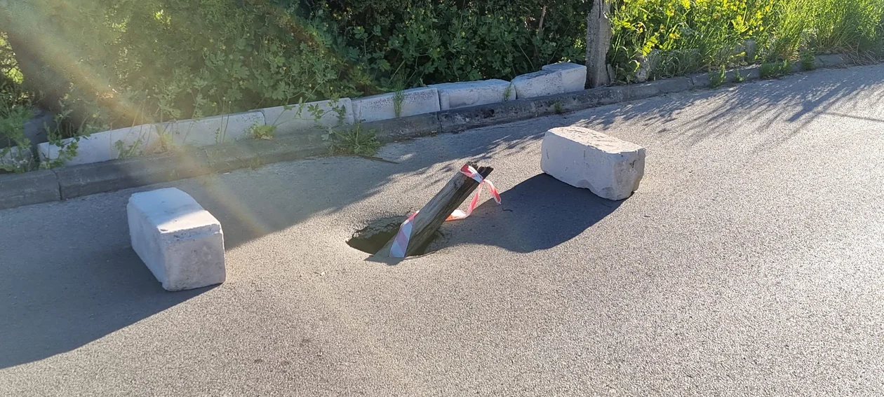 Miejsce zostało zabezpieczone i otaśmowane przez strażaków.