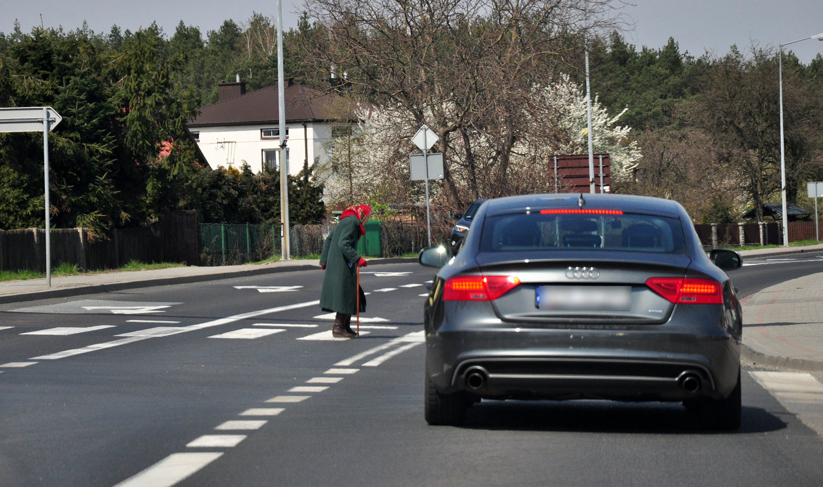 Piesi kontra kierowcy. W tych miejscach jest najniebezpieczniej na "zebrach" - Zdjęcie główne