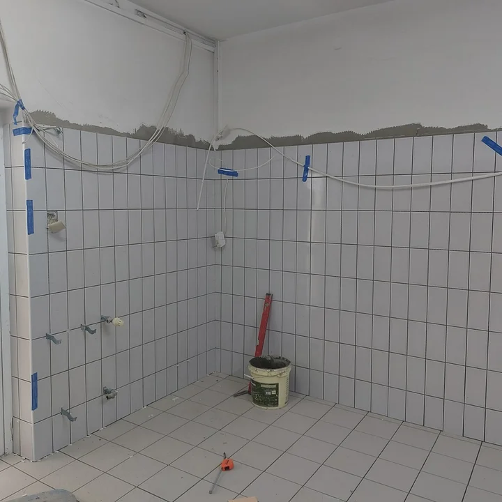 Remont pływalni w Cmolasie. 