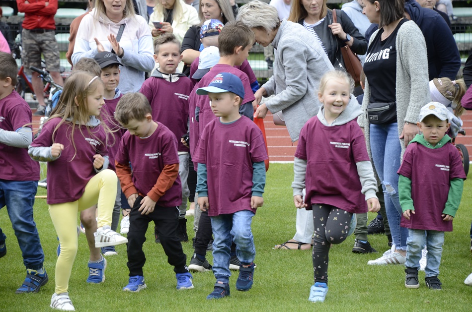 Piknik rodzinny na stadionie w Kolbuszowej. 