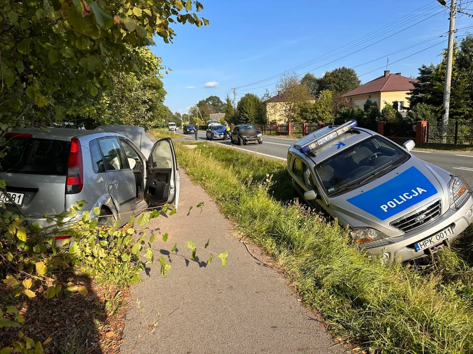 Potrącony 11-latek i uszkodzony radiowóz. Policja o wypadkach w Raniżowie [ZDJĘCIA] - Zdjęcie główne