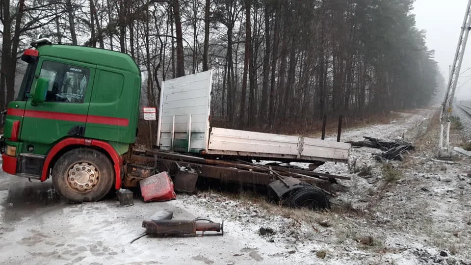 Wypadek w Jadachach. Zderzenie szynobusu z ciężarówką. Są ranni [AKTUALIZACJA - ZDJĘCIA] - Zdjęcie główne