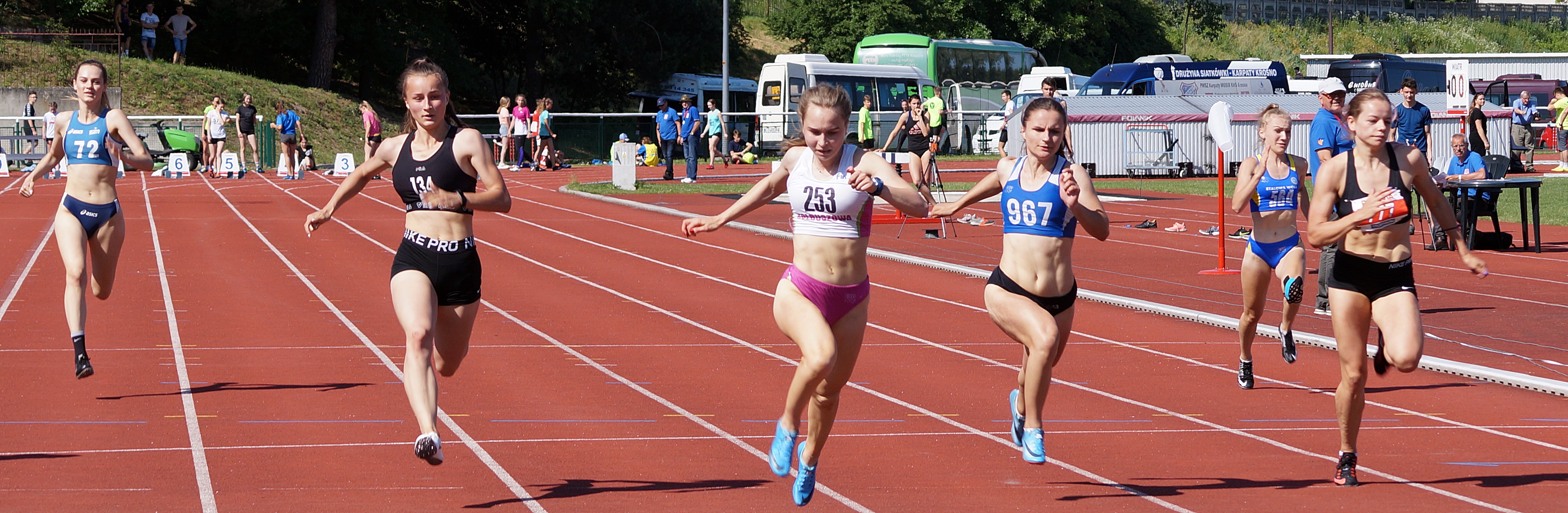 LEKKA ATLETYKA. Magda Niemczyk w narodowych barwach - Zdjęcie główne