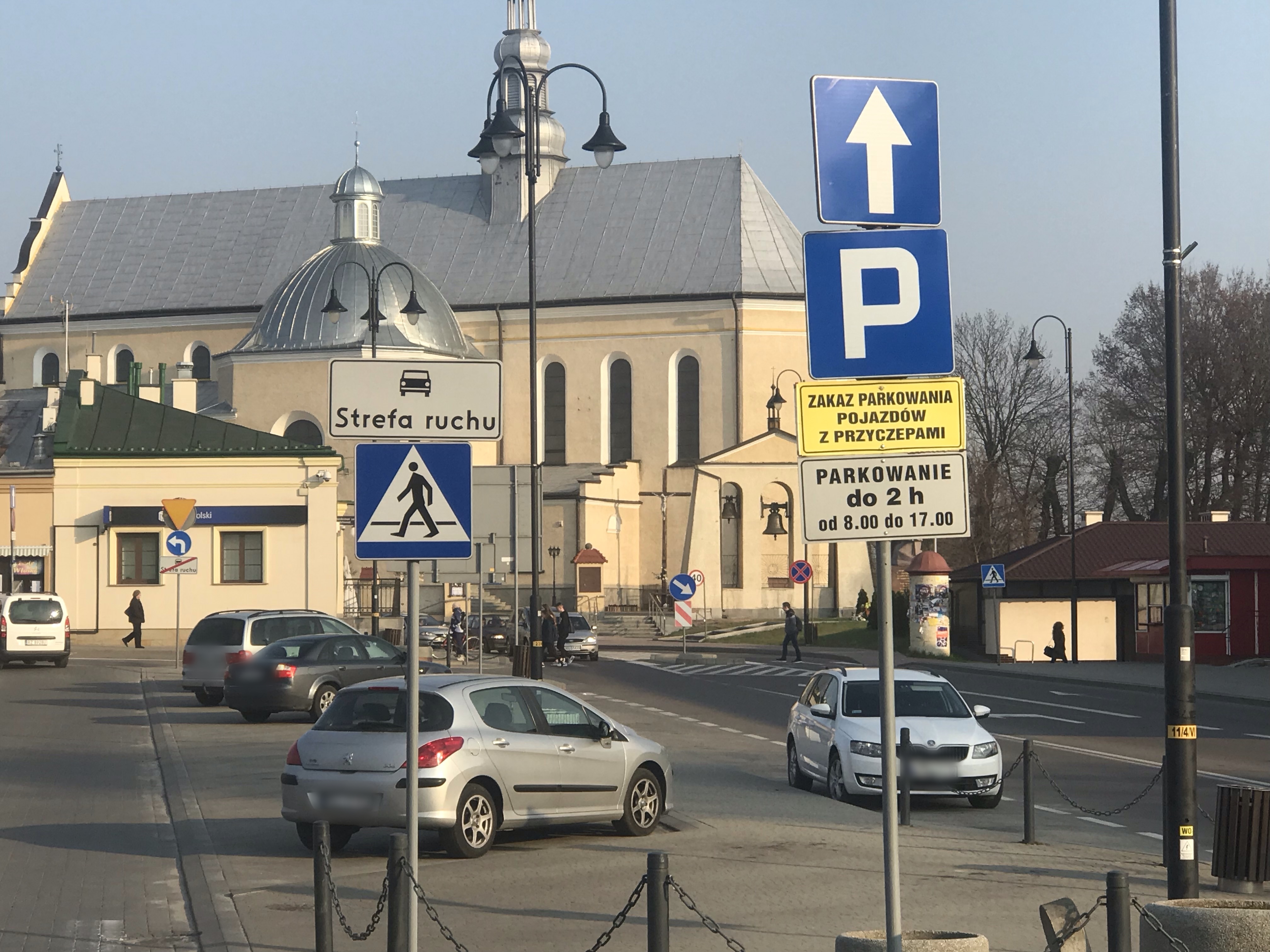 Radny Józef Fryc: Tabliczki ograniczające czas parkowania na rynku w Kolbuszowej powinny zniknąć - Zdjęcie główne