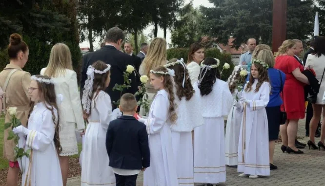 W maju także w Kolbuszowej i okolicach odbędą się Pierwsze Kominie Święte. Ile pieniędzy dać w kopertę? [ZDJĘCIA] - Zdjęcie główne