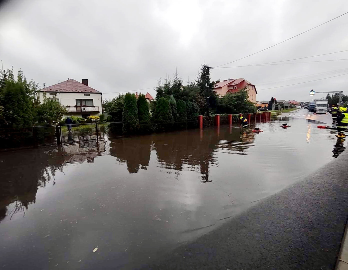 Powiat kolbuszowski. Zalana krajowa dziewiątka, plebania, szkoła i posesje. Obraz po wczorajszej ulewie [ZDJĘCIA] - Zdjęcie główne