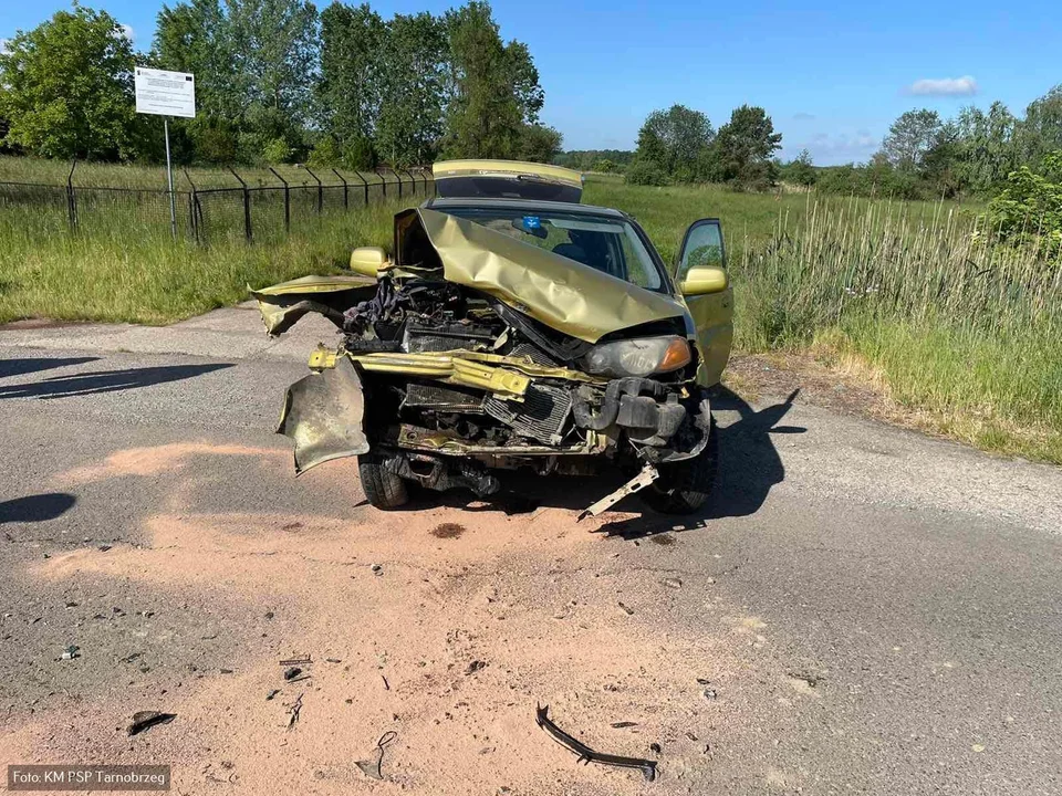 Groźny wypadek na trasie Alfredówka - Stale w gminie Nowa Dęba. Dziecko zabrane śmigłowcem do szpitala [ZDJĘCIA] - Zdjęcie główne