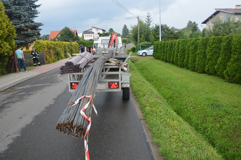 REGION: Poważny wypadek drogowy z udziałem pracownika firmy wywożącej śmieci - Zdjęcie główne