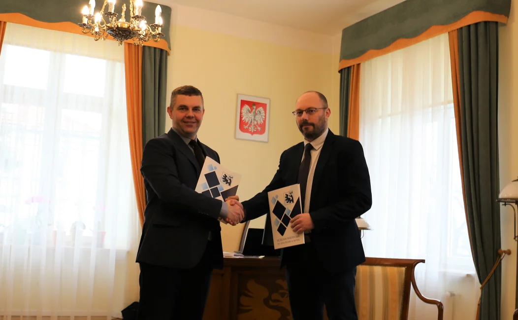 Uczelnia Państwowa w Sanoku podpisała porozumienie o współpracy z sanockim Skansenem - Zdjęcie główne