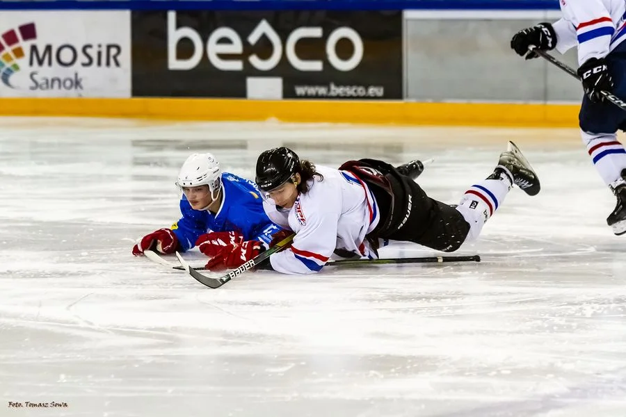 W półfinale play-off ze Szkołą Mistrzostwa Sportowego PZHL Katowice - Zdjęcie główne