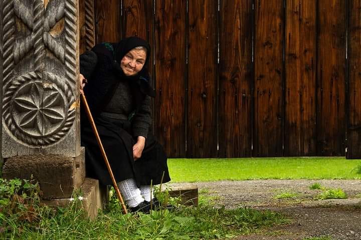 KĄCIK LITERACKI: Jak to babcia Rózia z Matką Boską konszachty miała - Zdjęcie główne