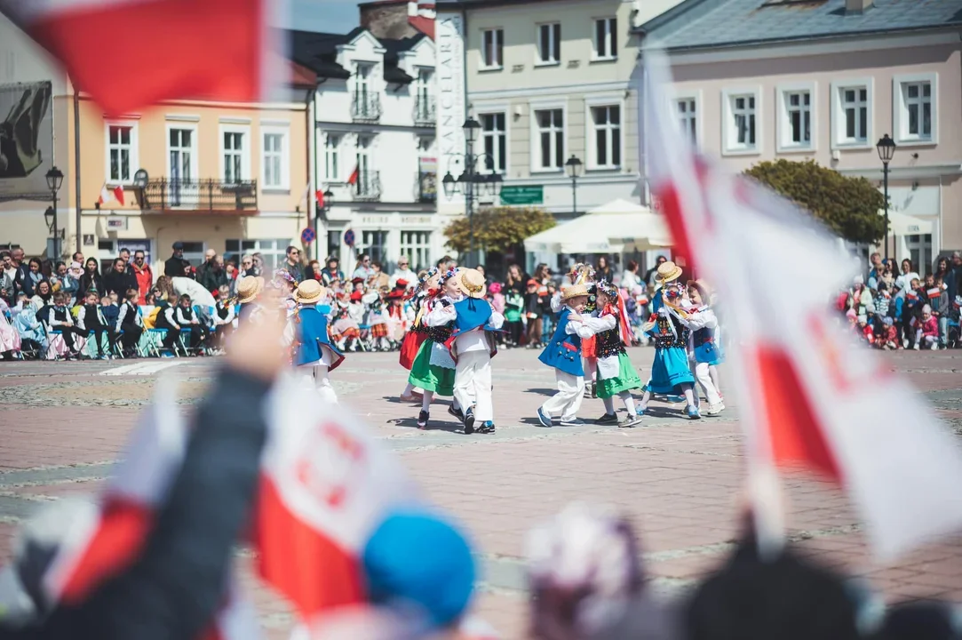 Przedszkolaki z Biało-Czerwoną w Sanoku - Zdjęcie główne