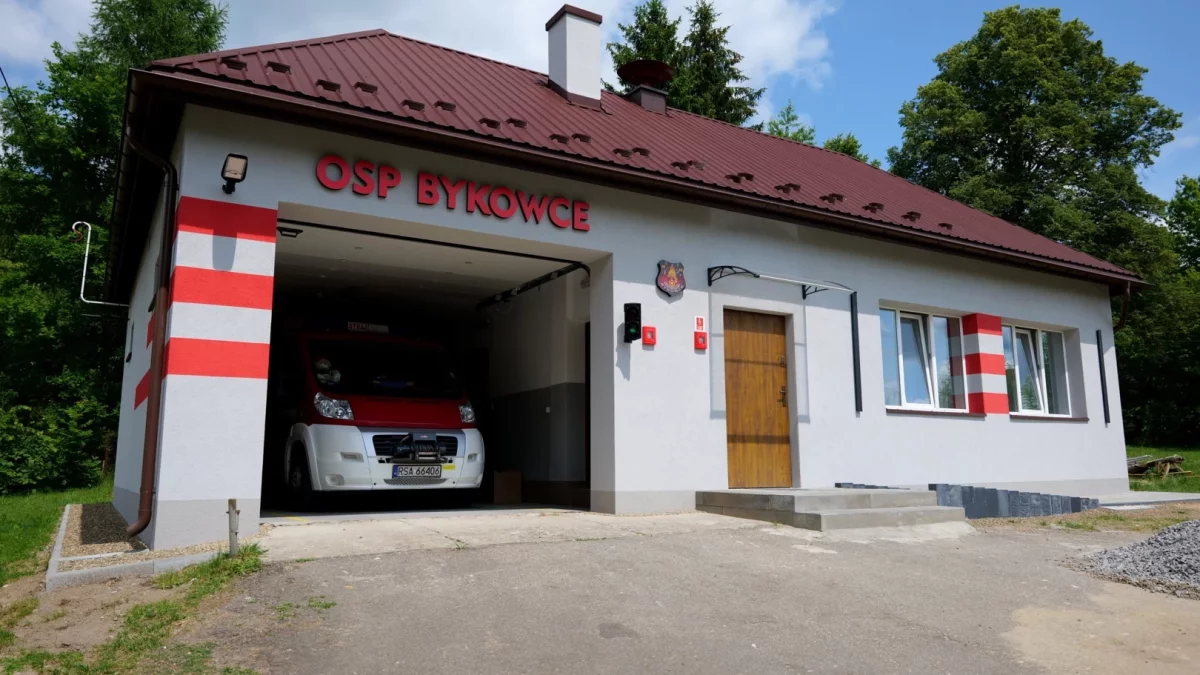 Remiza OSP w Bykowcach po termomodernizacji. Inwestycja oficjalnie odebrana - Zdjęcie główne
