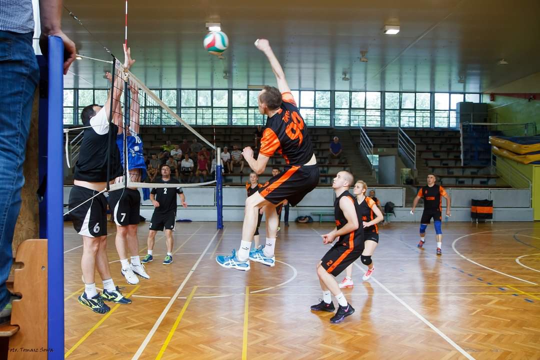Sanocka Liga Siatkówki rozegrała ostatnią przedświąteczną serię spotkań - Zdjęcie główne