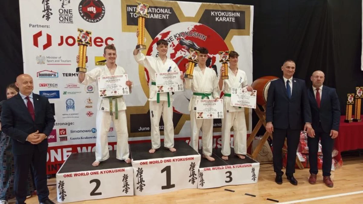 Zawodnicy Atama Kumite z czterema brązowymi medalami na turnieju One World One Kyokushin - Zdjęcie główne