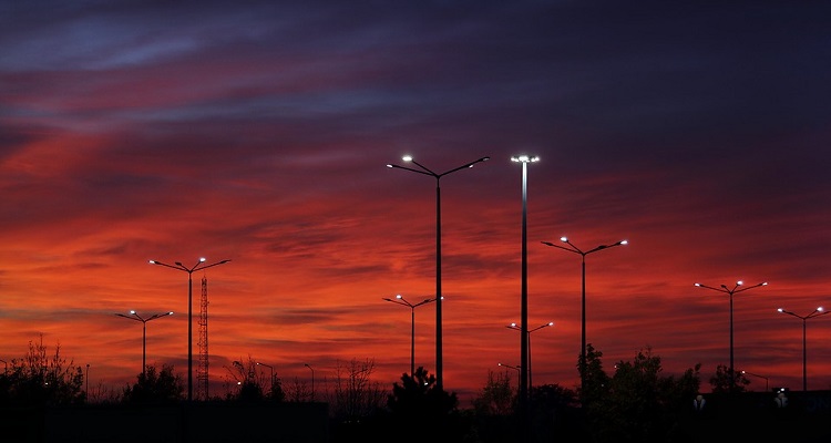 Bezpieczeństwo naszych ulic wzrasta, a koszty energii spadają - Zdjęcie główne