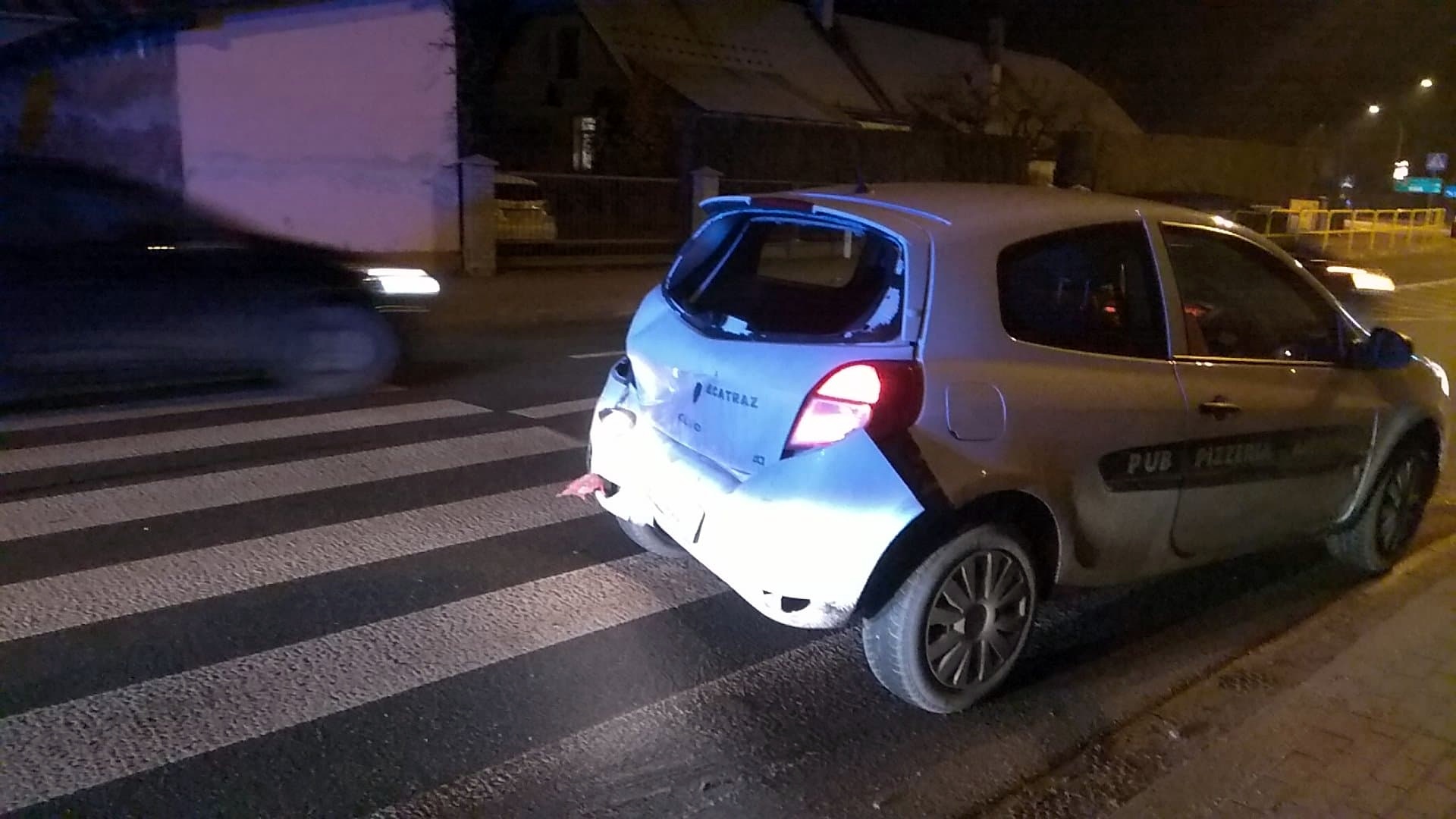 Zatrzymał się przed przejściem drugi nie wyhamował [FOTO+VIDEO] - Zdjęcie główne