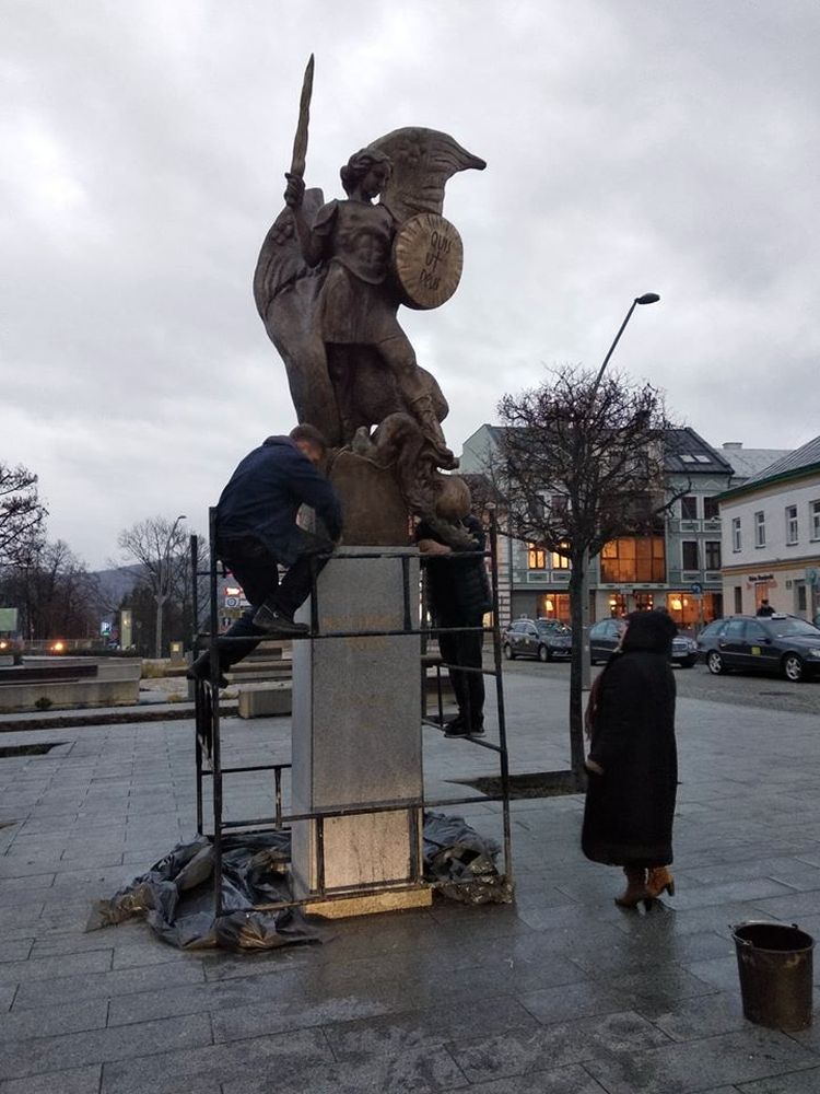 Michał Archanioł stanął w centrum miasta - Zdjęcie główne
