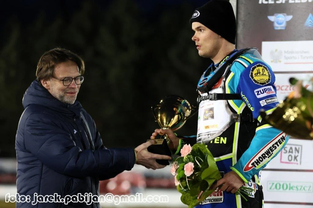 Luca Bauer reprezentantem Włoch podczas Texom European Individual Ice Speedway Championshi - Zdjęcie główne