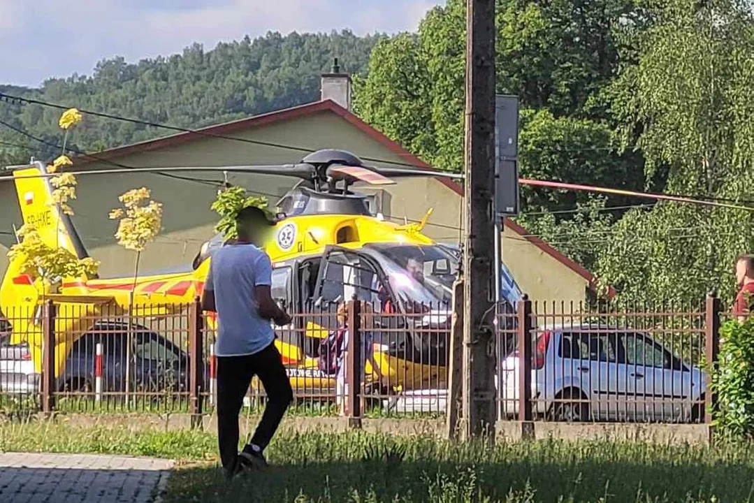 Kierowca wjechał w robotników naprawiających mur przy kościele w Trepczy - Zdjęcie główne
