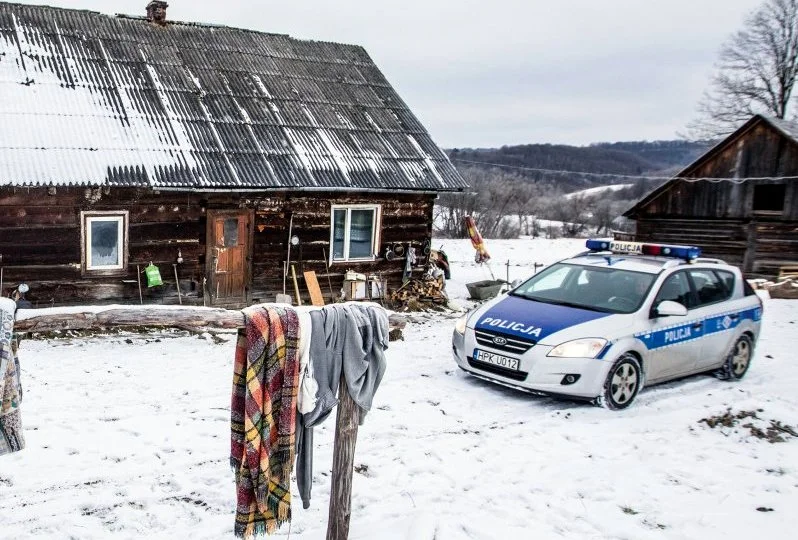 A gdyby tak wszystko rzucić i wyjechać w Bieszczady? Być policjantem w Bieszczadach nie jest łatwo ale za to ciekawie - Zdjęcie główne