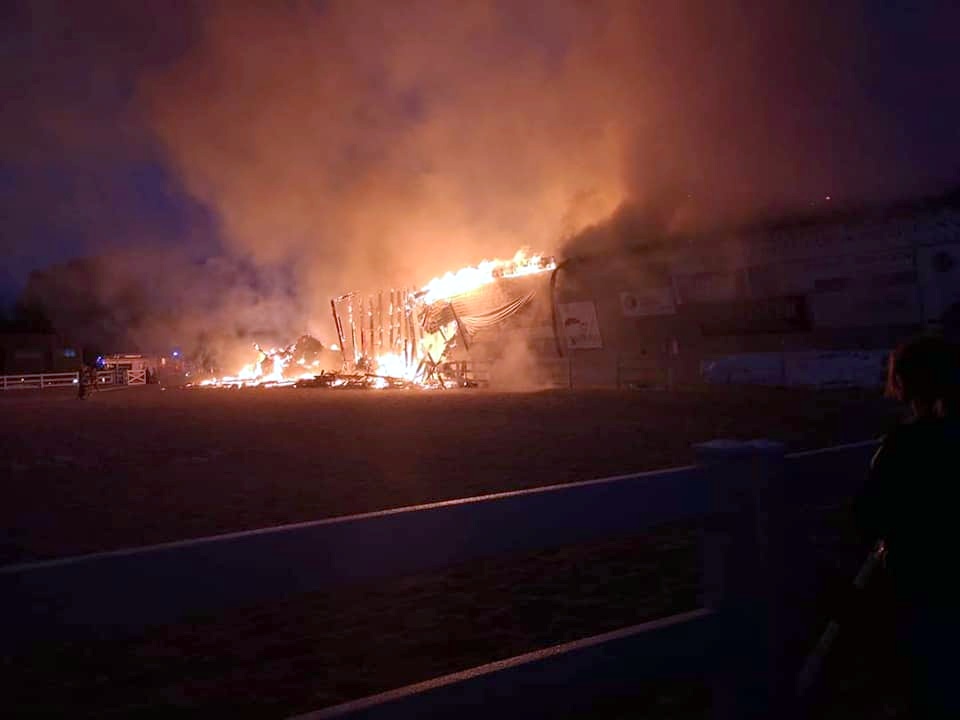 Spłonęła stadnina koni. Potrzebna pomoc dla zwierząt! [FOTO+VIDEO] - Zdjęcie główne
