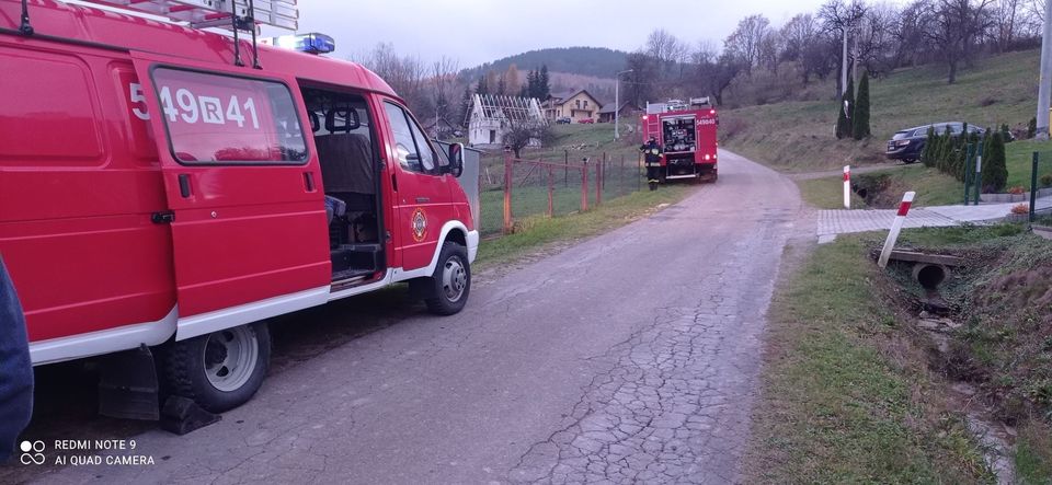 Wóz strażacki nie odpalił. Prywatnymi samochodami ruszyli ratować ludzkie życie! [FOTO] - Zdjęcie główne