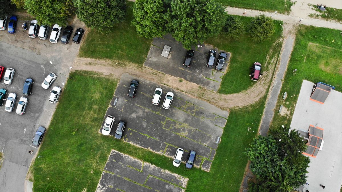 Sanok. Zrobili sobie dojazd do plaży przez teren zielony [FOTO] - Zdjęcie główne