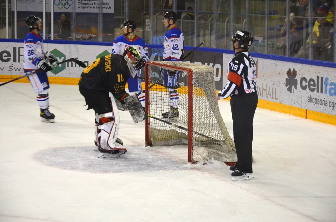 Marma Ciarko STS Sanok przegrywa pierwszy mecz play-off. Zażarty bój w Tychach dla GKS-u - Zdjęcie główne