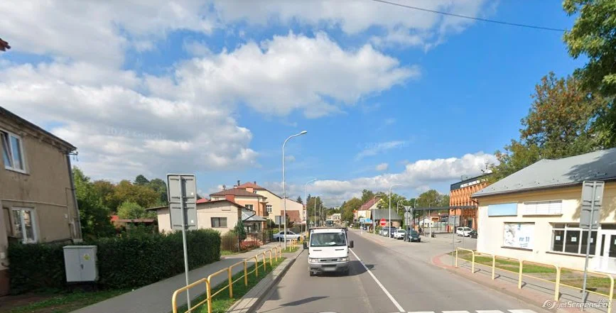 Sanok. 77-letni kierowca jechał pod prąd na ul. Lipińskiego. Okazało się że dostał udaru! - Zdjęcie główne