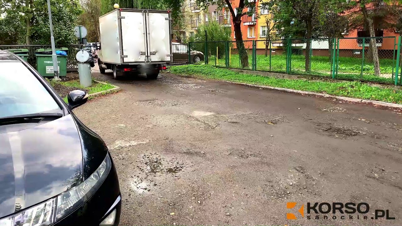 SYGNAŁY CZYTELNIKÓW: Parking przy SP nr 4 w Sanoku - zaplanowano remont nawierzchni! [VIDEO] - Zdjęcie główne