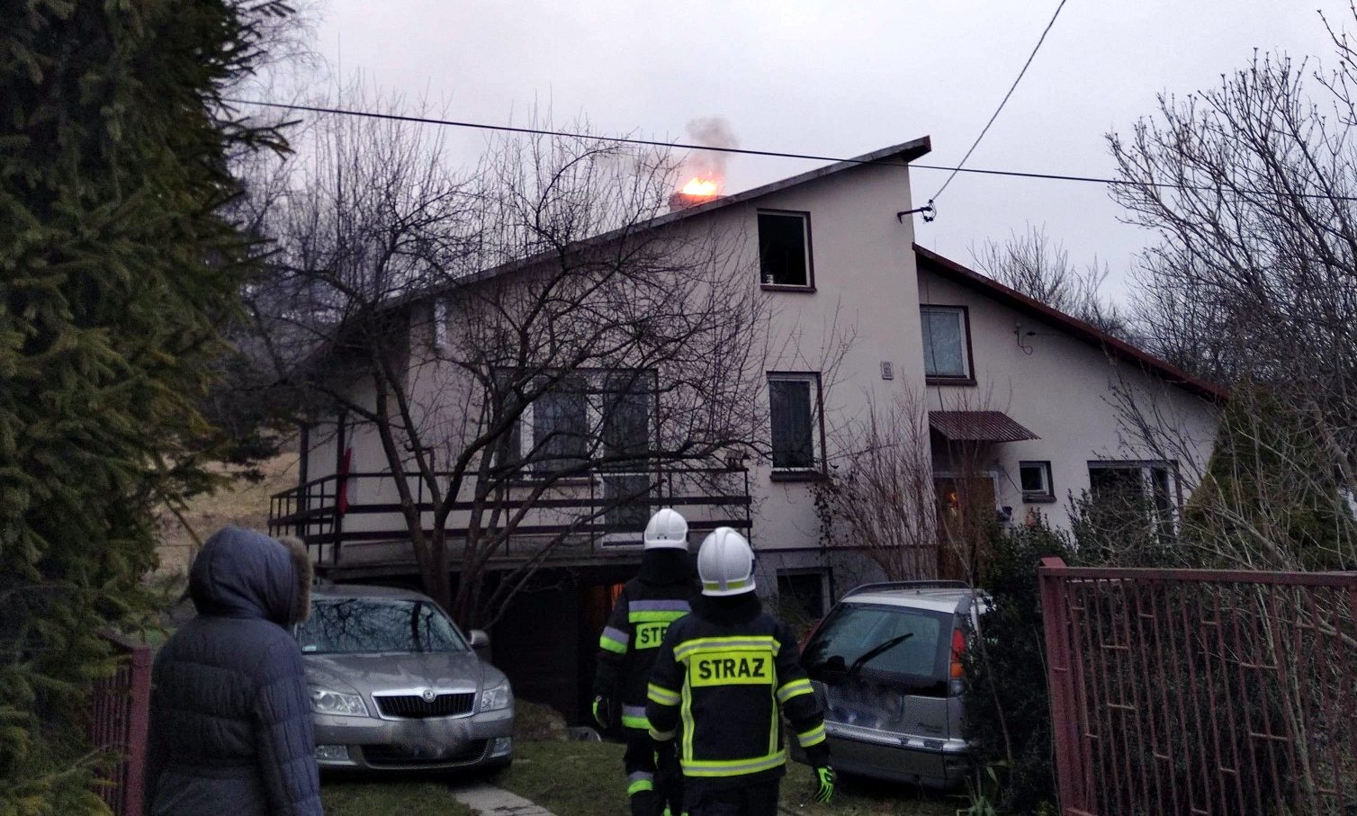 Gdyby nie policjanci 95-latka mogłaby zginąć w pożarze! [ZDJĘCIA] - Zdjęcie główne