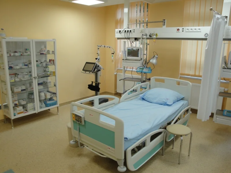 Pandemia już została zniesiona a w szpitalach nadal nie można odwiedzać pacjentów! Jak jest w Sanoku? - Zdjęcie główne
