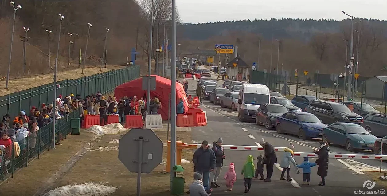 Na przejściu granicznym w Krościenku tłumy uchodźców [ZDJĘCIA+WIDEO] - Zdjęcie główne